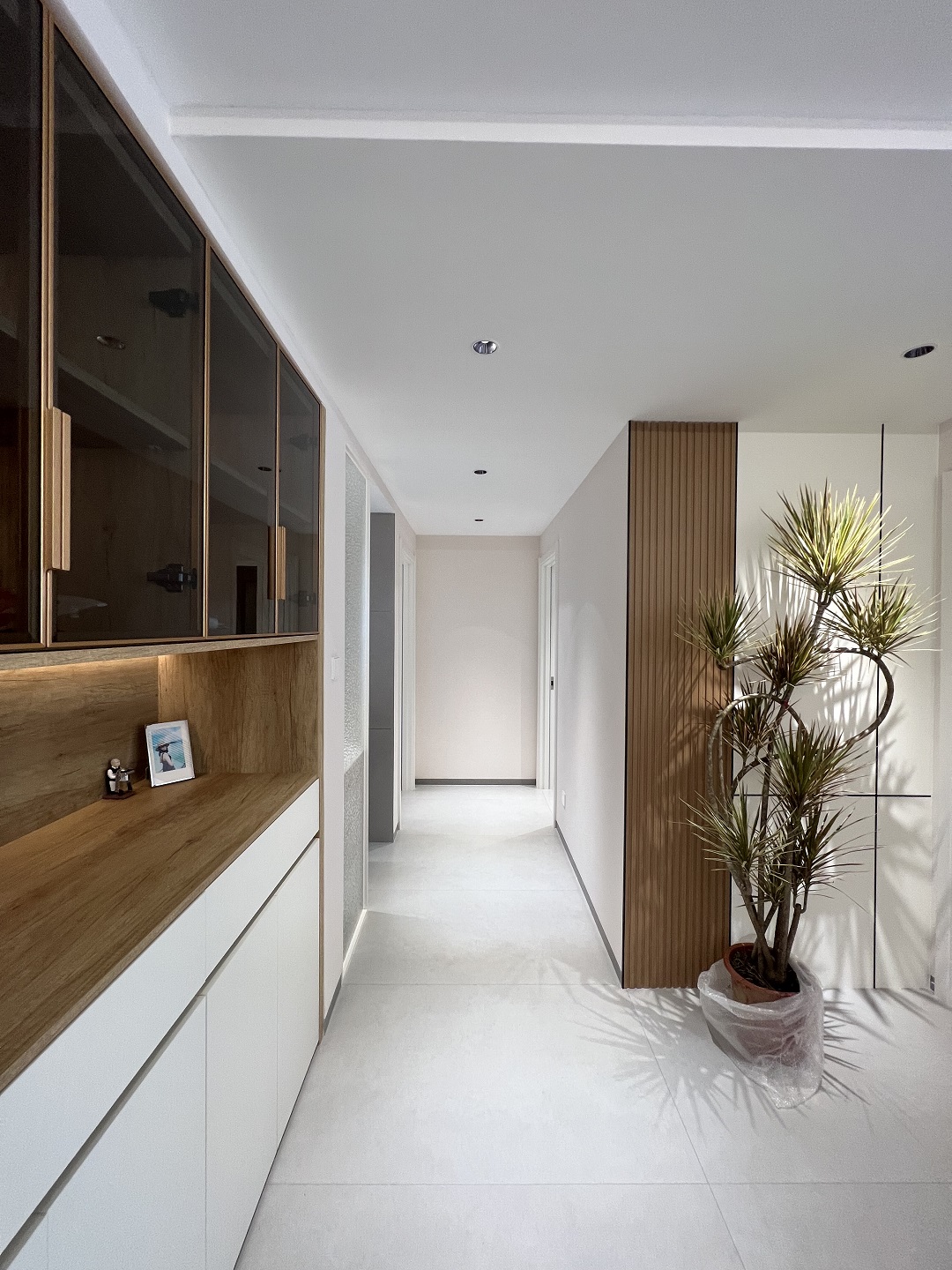 南寧二手房全拆裝修有哪些要注意？現(xiàn)代簡約-走廊